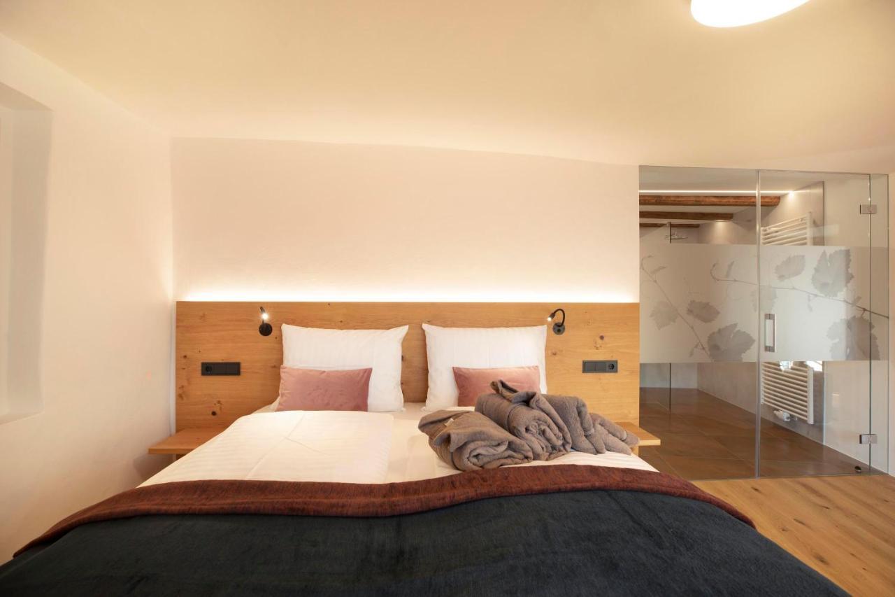 Brantenhof Ferienwohnung Vinea Cortaccia Bagian luar foto