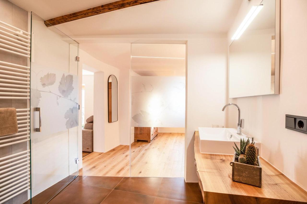 Brantenhof Ferienwohnung Vinea Cortaccia Bagian luar foto