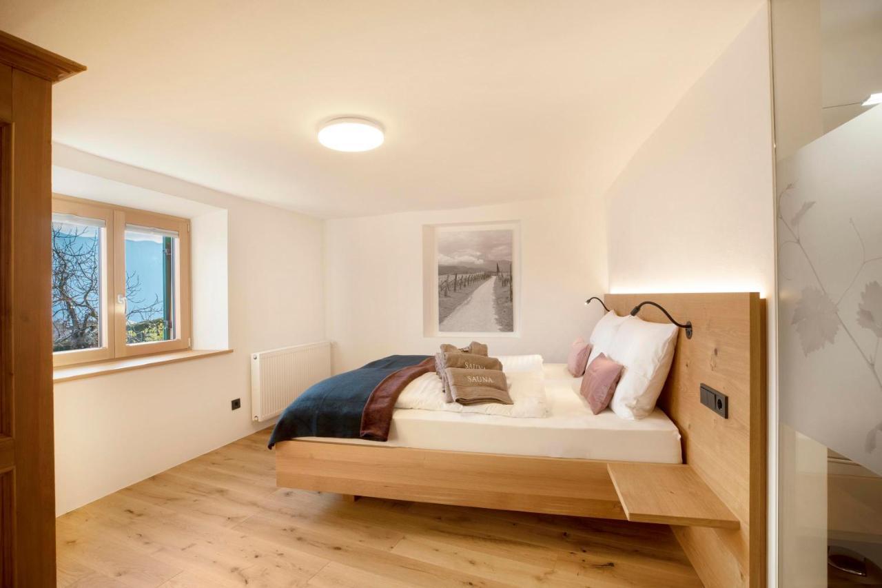 Brantenhof Ferienwohnung Vinea Cortaccia Bagian luar foto