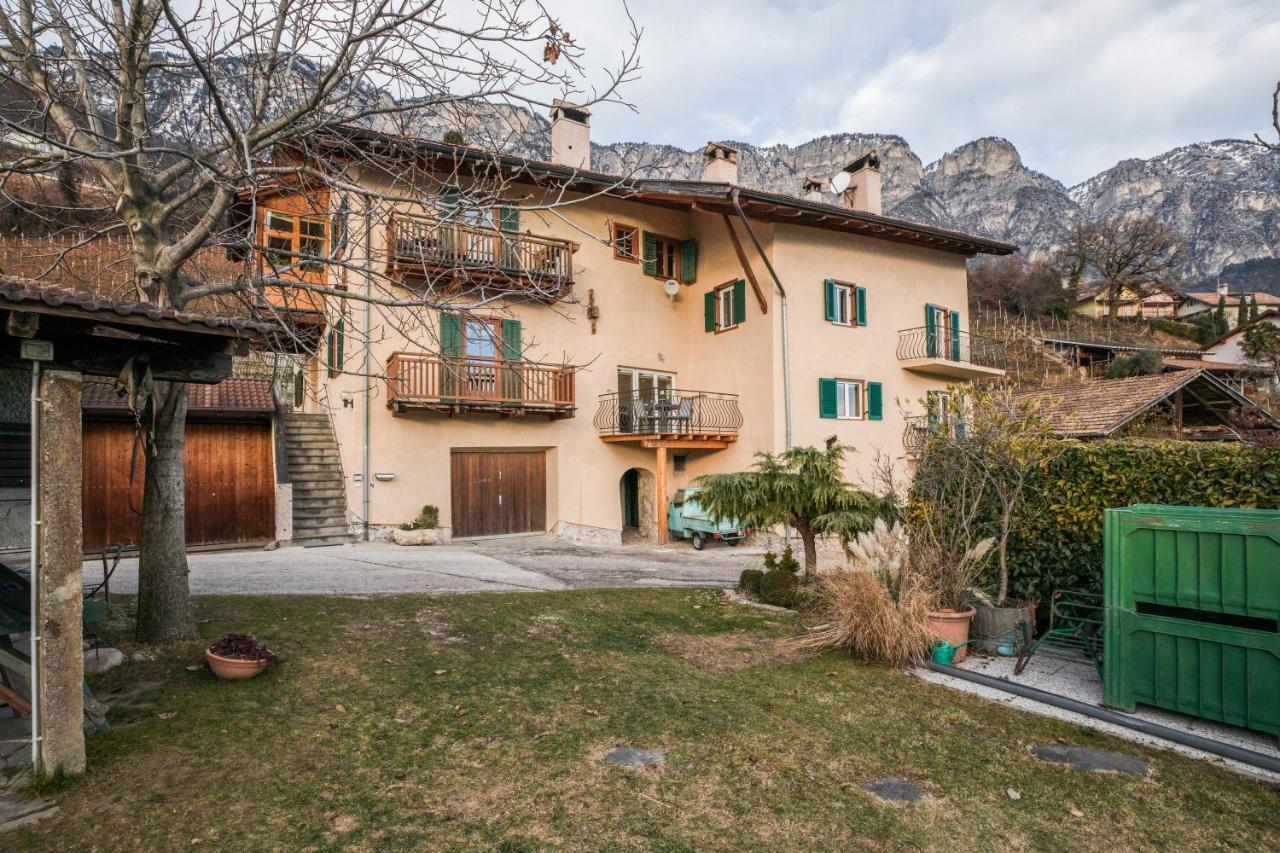 Brantenhof Ferienwohnung Vinea Cortaccia Bagian luar foto