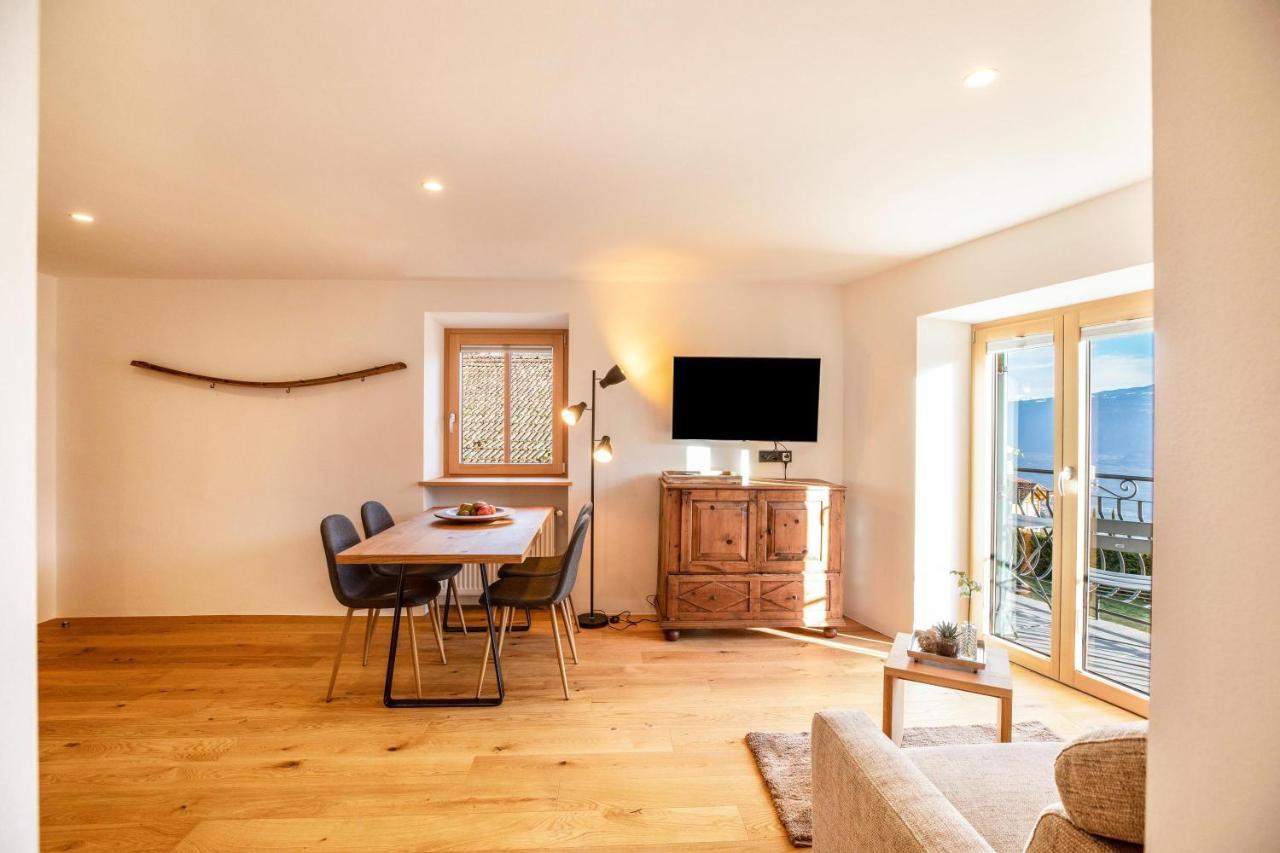 Brantenhof Ferienwohnung Vinea Cortaccia Bagian luar foto