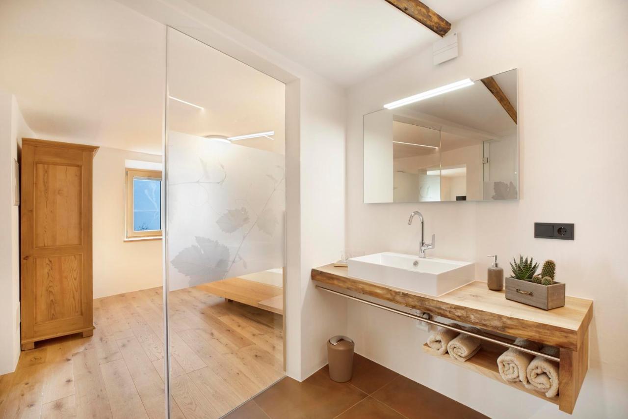 Brantenhof Ferienwohnung Vinea Cortaccia Bagian luar foto